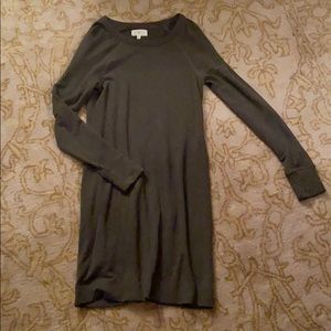 Long sleeved sweater dress by Lou&Grey